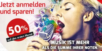 Werbebanner mit Sängerin und Hinweis auf 50 Prozent Rabatt