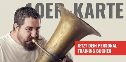 Ein Mann spielt Tuba